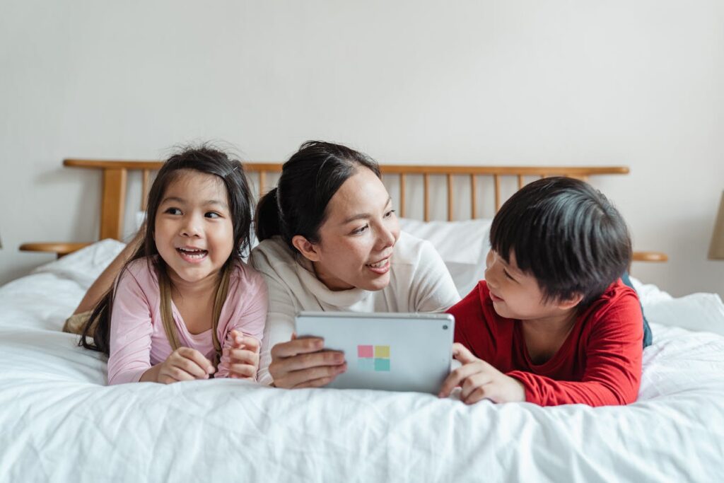 Stop Gadget Overload! Tips Atur Screen Time Anak
