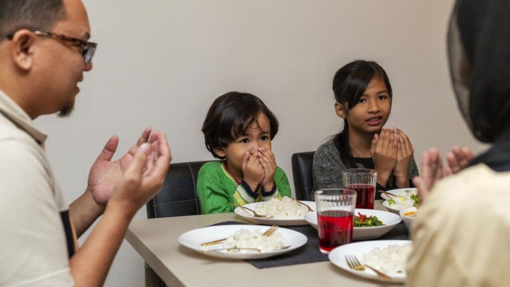 Tips mengajari Anak Berpuasa Sejak Usia Dini Tanpa Paksaan