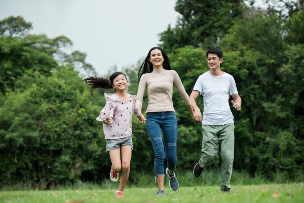 Nggak Perlu Liburan Mahal! Ini Cara Kreatif Perkuat Bonding Keluarga di Rumah