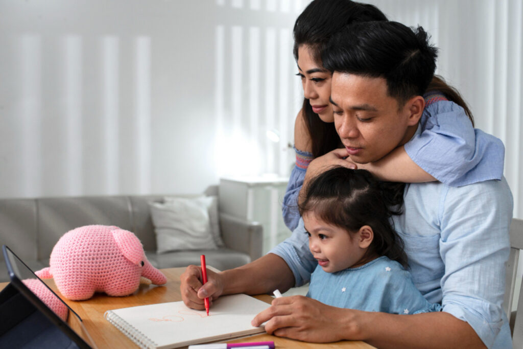 Ayah Ibu Wajib Tahu, Gentle Parenting Bukan Berarti Memanjakan Anak