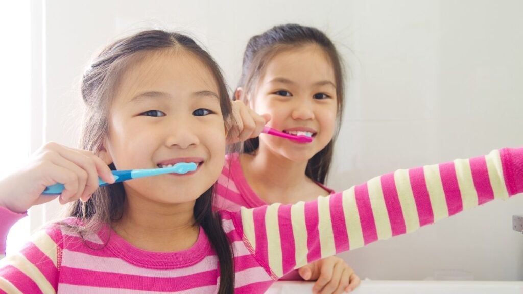 Ajarkan Anak Gosok Gigi Sekarang dengan 3 Tips Tanpa Ribet
