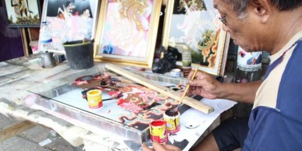 Tak Semudah yang Dibayangkan, Lukis Kaca Ini Bikin Pelajar Tertantang