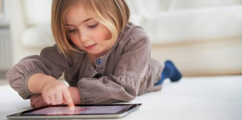 Jangan Cuma Larang Main Gadget, Anak Juga Butuh Aktivitas Pengganti