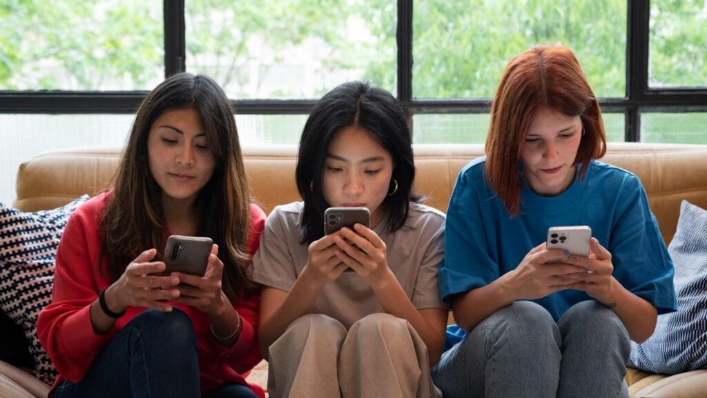 Tak Cuma Batasi Gadget, Nova Nayla Bongkar Rahasia Mindful Parenting yang Efektif
